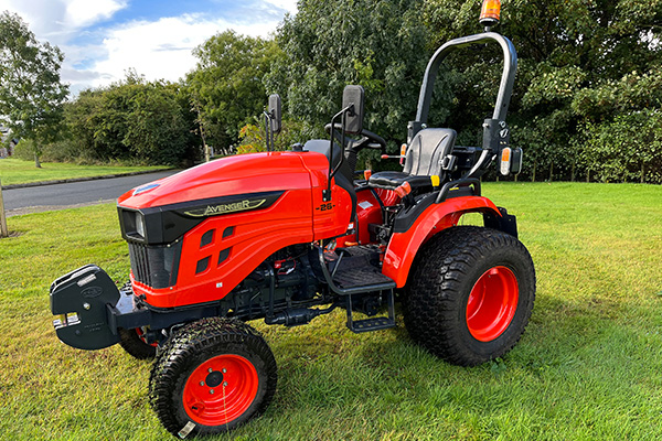 Avenger 26 Hydrostatic compact tractor